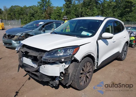 2020 Ford Escape Titanium z USA, uszkodzony, nr VIN 1FMCU9J98LUB15425